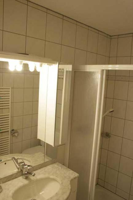 Residence Selika Leuk Bagian luar foto